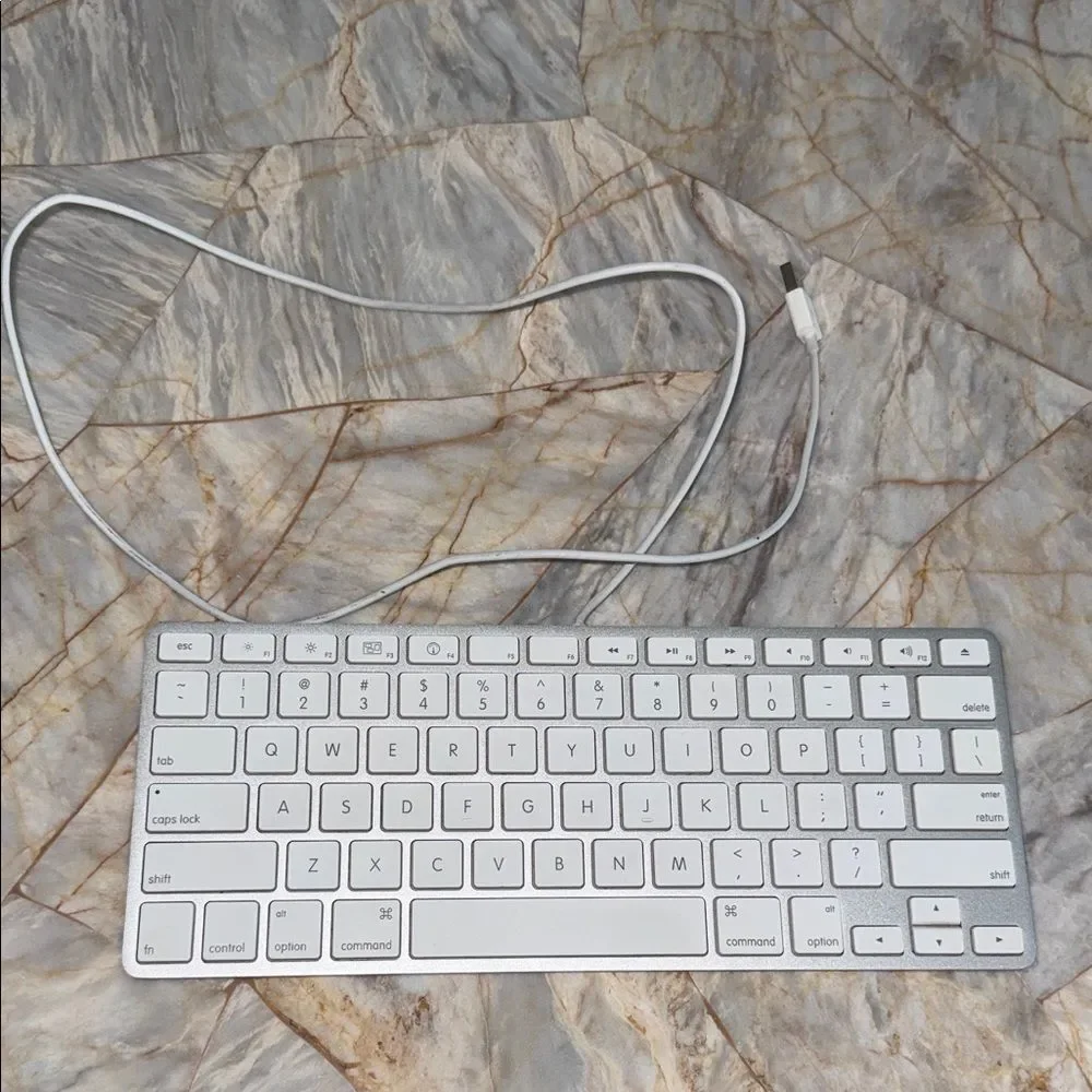 Apple White model A1242 wired USB keyboard Keyboard